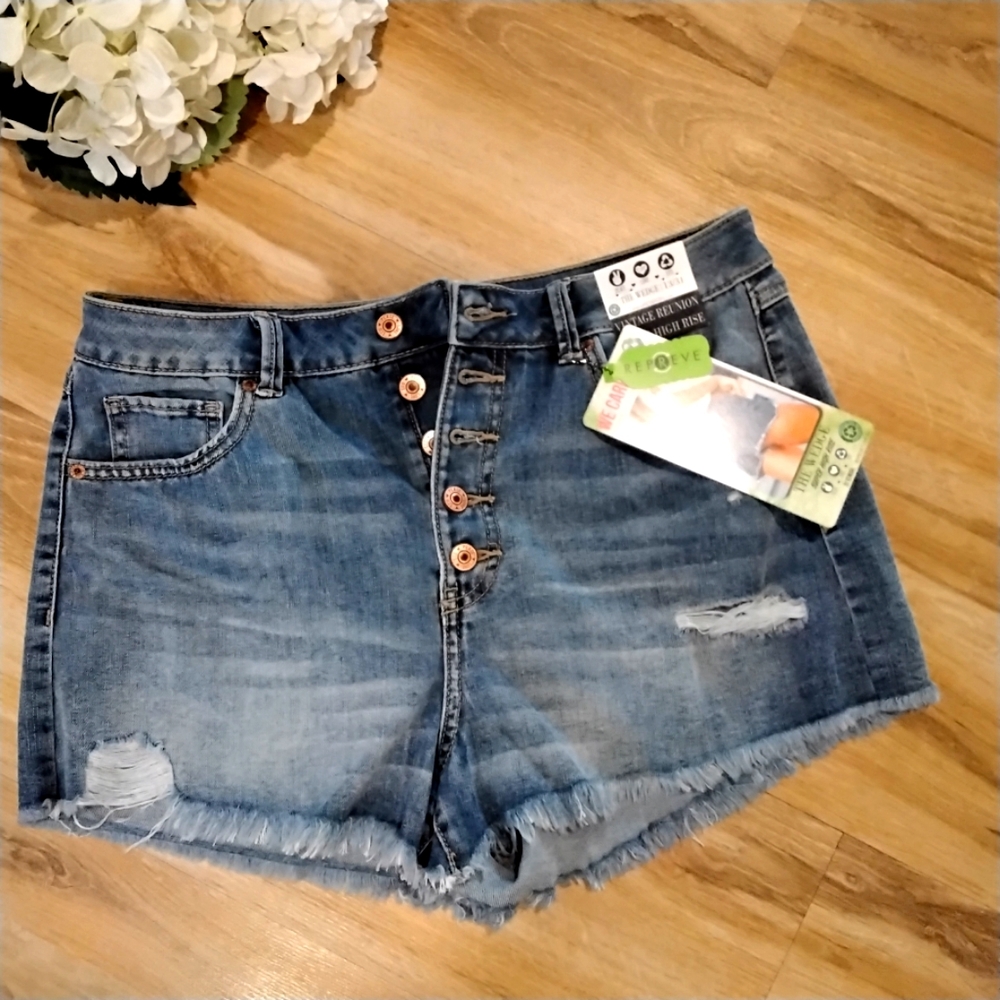 The Wedge Denim Shorts🌿